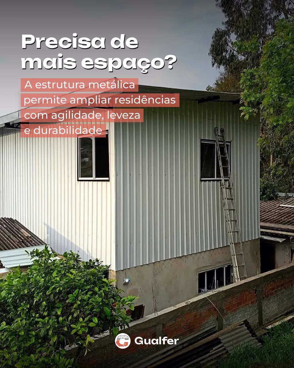 Ampliação residencial com estrutura metálica e fechamento em telhas metálicas