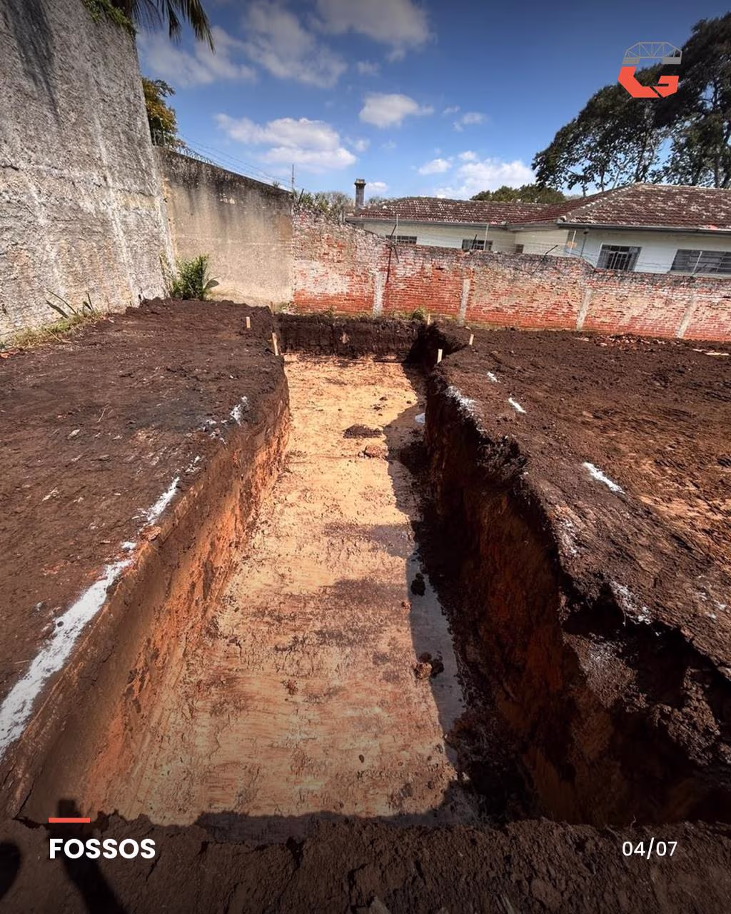 Abertura dos fossos para as fundações da estrutura