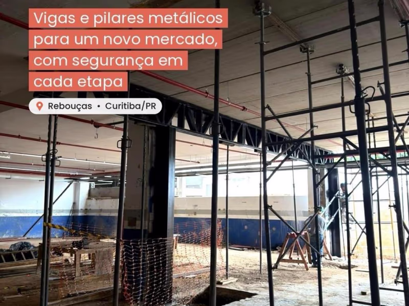 Vigas e pilares metálicos instalados para reforço estrutural de mercado no bairro Rebouças, Curitiba